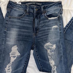 American Eagle - High Rise Distressed Jeans